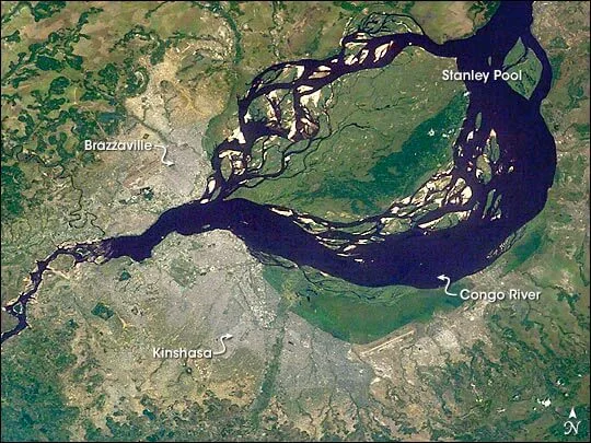 Satellitenbild des Pool Malebo mit den Städten Brazzaville und Kinshasa